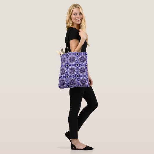 Blue Hydrangea Blume Petals Abstrakt Art Pattern Tasche (Am Model)