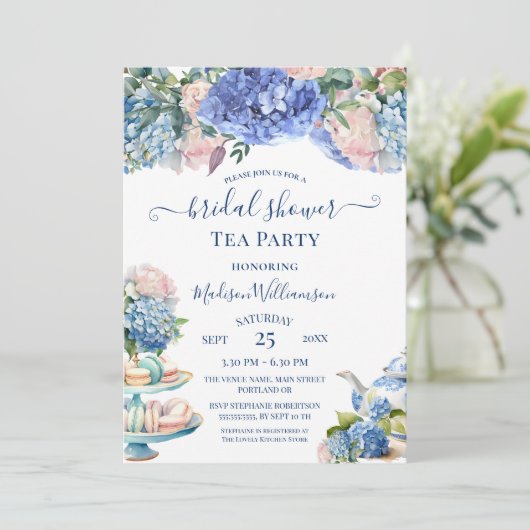 Blue Hydrangea Bridal Shower Tea Party QR code Einladung (Stehend Vorderseite)