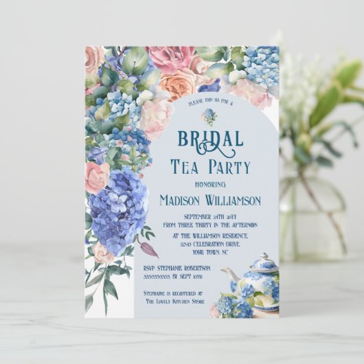 Blue Hydrangea Bridal Tea Party Einladung (Stehend Vorderseite)