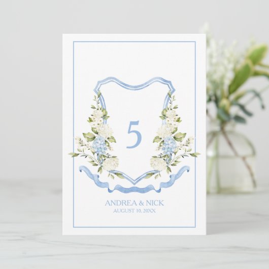 Blue Hydrangea Crest Monogram Card Einladung (Stehend Vorderseite)