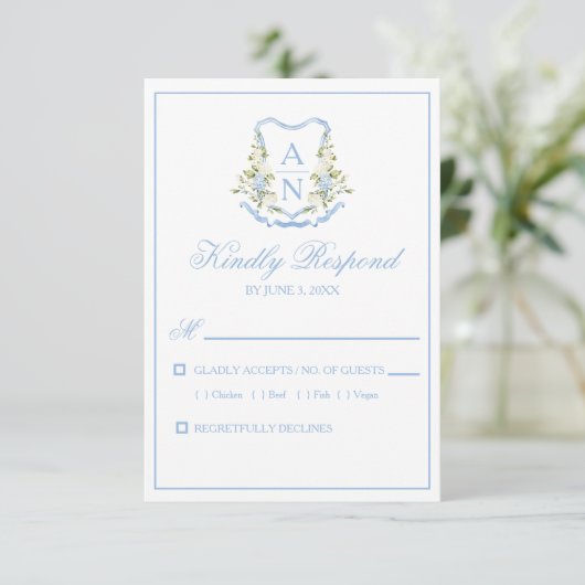 Blue Hydrangea Crest Monogram RSVP Cards Karte (Stehend Vorderseite)