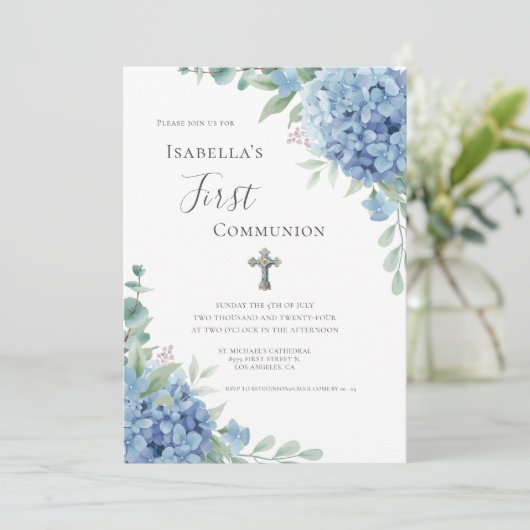Blue Hydrangea First Communion Religious Einladung (Stehend Vorderseite)