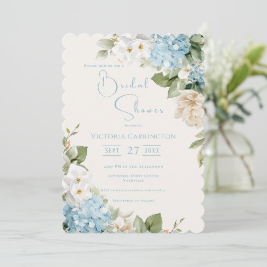 Blue Hydrangea Floral Elegantes Brautparty Einladung (Stehend Vorderseite)