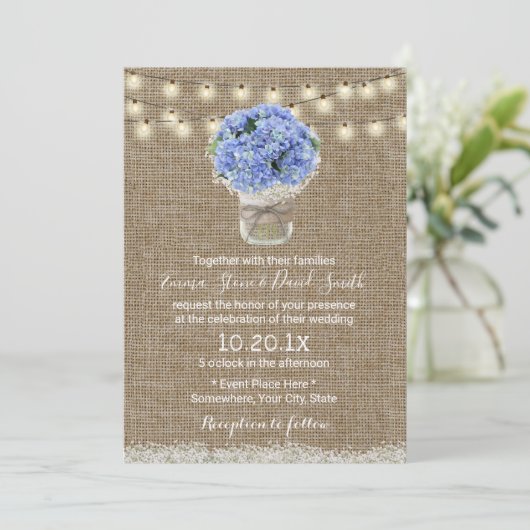 Blue Hydrangea Floral Jar Rustic Burlap Wedding Einladung (Stehend Vorderseite)