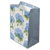 Blue Hydrangea Gift Bag | Botanical Mittlere Geschenktüte (Rückseite Schrägansicht)