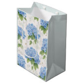 Blue Hydrangea Gift Bag | Duck Egg Botanical Mittlere Geschenktüte (Vorderseite Schrägansicht)