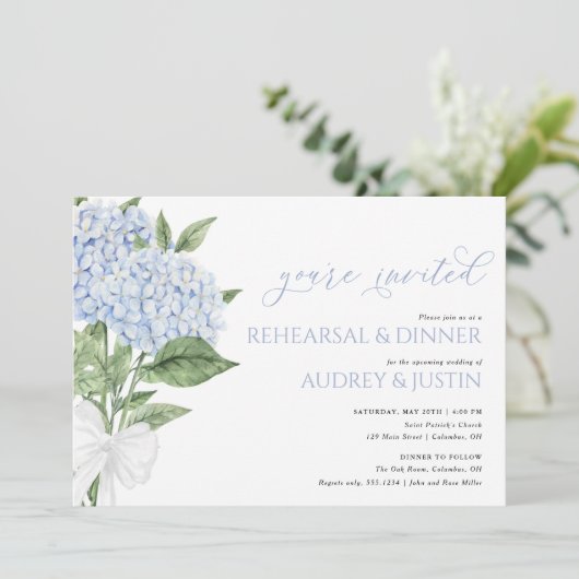 Blue Hydrangea Hochzeit Probe Dinner Einladung (Stehend Vorderseite)
