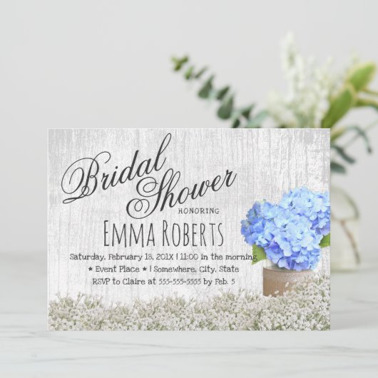 Blue Hydrangea Jar Rustic Floral Brautparty Einladung (Stehend Vorderseite)