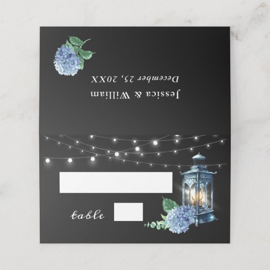 Blue Hydrangea Lantern Black Boho Hochzeitstisch Platzkarte (Außenseite Aufgefaltet)