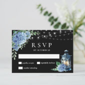 Blue Hydrangea Lantern Black Boho Wedding RSVP Karte (Stehend Vorderseite)