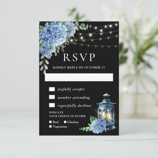 Blue Hydrangea Lantern Black Boho Wedding RSVP Karte (Stehend Vorderseite)