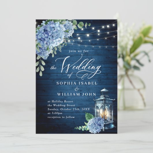 Blue Hydrangea Lantern Navy Wood Wedding Einladung (Stehend Vorderseite)