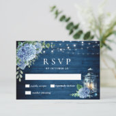 Blue Hydrangea Lantern Wood Wedding Rustic RSVP Karte (Stehend Vorderseite)