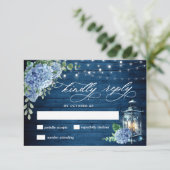 Blue Hydrangea Lantern Wood Wedding Rustic RSVP Karte (Stehend Vorderseite)