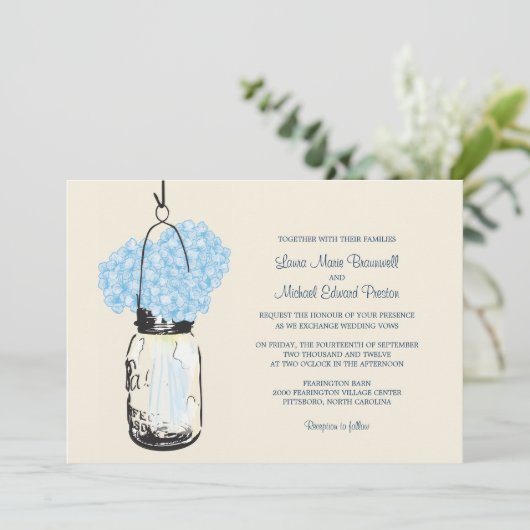 Blue Hydrangea Mason Jar Wedding Einladung (Stehend Vorderseite)