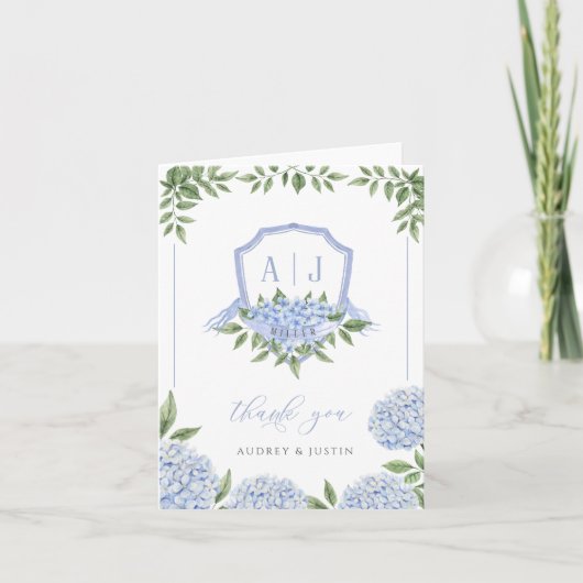 Blue Hydrangea Monogram Wappen Borded Wedding Dankeskarte (Vorderseite)