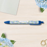 Blue Hydrangea Pen Botanischer Personalisierter Na Kugelschreiber<br><div class="desc">Dieser personalisierte Stift zeichnet sich durch eine moderne Aquarellblume mit Hydrangeas und Blattwerk aus. Personalisieren Sie es mit Ihrem Namen.</div>