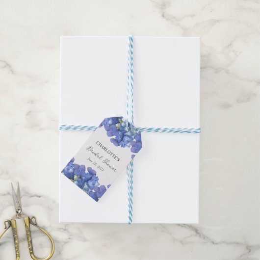 Blue Hydrangea Petals Personalisiertes Brautparty Geschenkanhänger (Mit Garn)