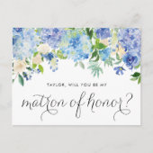 Blue Hydrangea und Ivory Rose Matron of Honour Einladungspostkarte (Vorderseite)