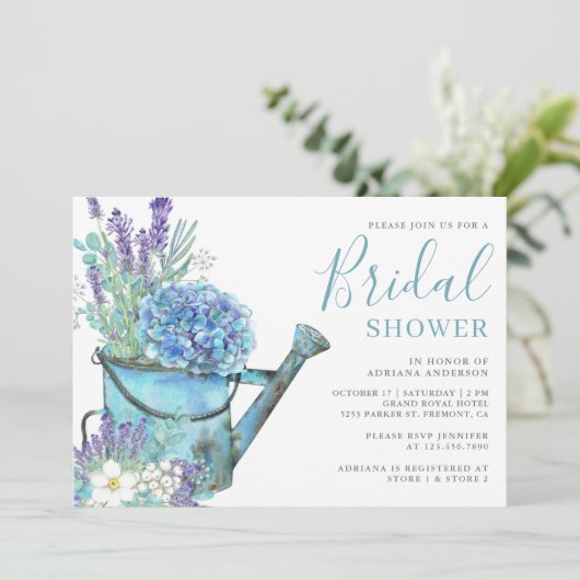 Blue Hydrangea und Lavender Floral Brautparty Einladung (Stehend Vorderseite)