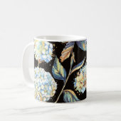 Blue Hydrangea Wasserfarbe: Dunkles, nahtloses Mus Kaffeetasse (Vorderseite Links)