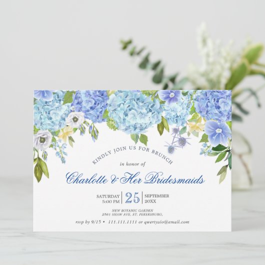 Blue Hydrangeas Floral Greenery Bridesmaids Brunch Einladung (Stehend Vorderseite)