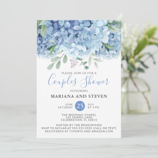 Blue Hydrangeas Floral Wedding Couples Dusche Einladung (Stehend Vorderseite)