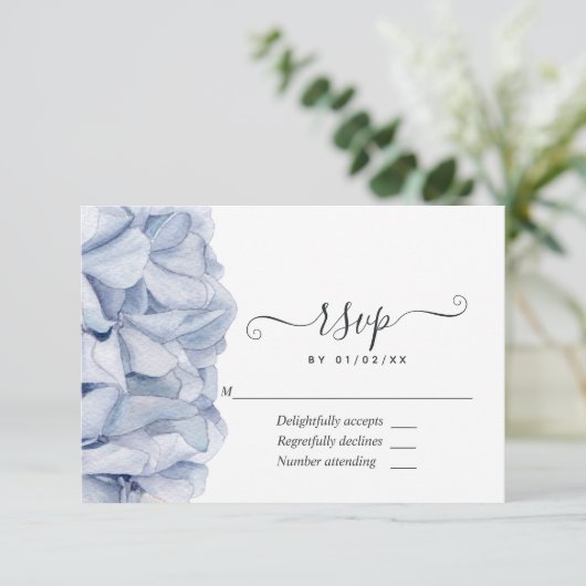 Blue Hydrangeas Wedding RSVP Karte (Stehend Vorderseite)
