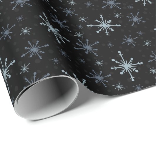 Blue-ish Gray Snowflakes on a Black Background Geschenkpapier (Rolleneckpunkt)