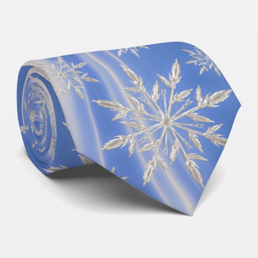 Blue & Ivory Winter Snow and Ice Snowflake Swirl Krawatte (Gerollt)