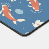 Blue Japanese Koi Fish and Lotus Pond Design Schreibtischunterlage (Ecke)