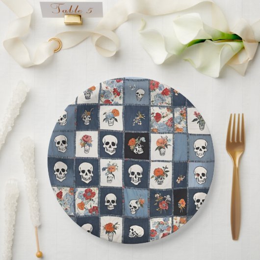 Blue Jean Denim Patchwork Skulls und Florals Pappteller (Hochzeit)