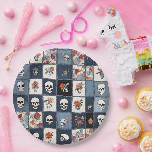 Blue Jean Denim Patchwork Skulls und Florals Pappteller (Party)