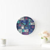 Blue Jeans Patchwork With Floral Detail Runde Wanduhr (Zuhause)