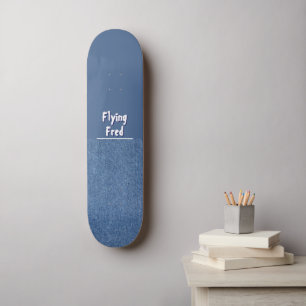 Blue Jeans und dein Text Skateboard