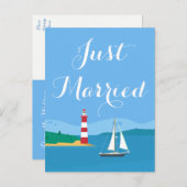Blue Just Married Lighthouse & Sailboat Wedding Ankündigungspostkarte (Vorne/Hinten)