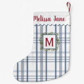 Blue Kariert Evergreen Wreath Monogram Kleiner Weihnachtsstrumpf (Rückseite)