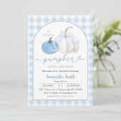Blue Kariert Preppy Pumpkin Boy Baby Showdusche Einladung (Stehend Vorderseite)