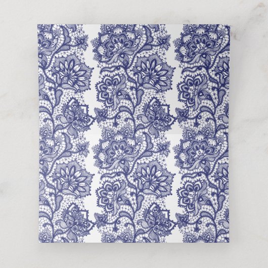 Blue Lace Elegant White Wedding Platzkarte (Innenseite Aufgefaltet)