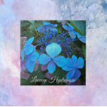 Blue Lacecap Hydrangea Floral Fliese<br><div class="desc">Brighten Sie Ihre Zuhause mit dieser hübschen Keramik-Kachel mit dem Foto-Bild eines herrlichen Schattes von blauem Lacecap Hydrangea. Ein schönes,  blumengeschmücktes Design! Wählen Sie Ihre Kachelgröße aus. Eine tolle Küche trivet!</div>
