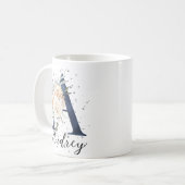 Blue Letter A Peach Cream Floral Monogram Kaffeetasse (Vorderseite Links)