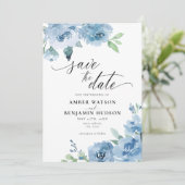 Blue Light Baby Blue Modern Floral Save the Date Einladung (Stehend Vorderseite)