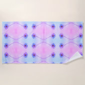 Blue Lila Daisy Pattern Beach Handtuch (Vorderseite)