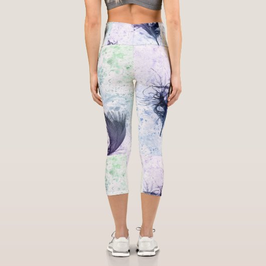 Blue Lila Feather Lite Capri Leggings (Rückseite)