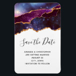 Blue & Lila Space & Stars Hochzeit retten das Datu Magnet<br><div class="desc">Die Hochzeit speichert den Datums-Magneten mit einem abstrakten Design mit blauen und lila Schichten mit einem Imitat vergoldeten Folienband dazwischen.</div>