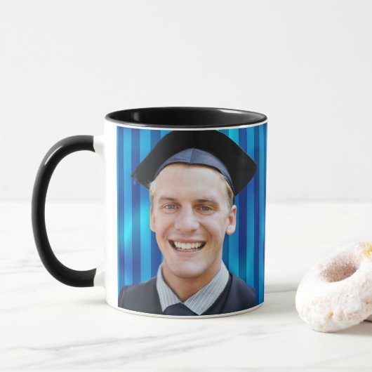Blue Line Pattern Editable Portrait Men Graduation Tasse (Mit Donut)
