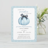 Blue Little Pumpkin Polka Dots Baby Shower Einladung (Stehend Vorderseite)