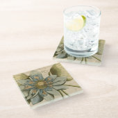 Blue Lotus Blume auf Tan Hintergrund mit Schreiben Glasuntersetzer (Schrägansicht)