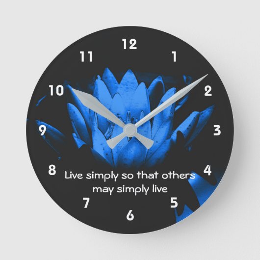 Blue Lotus Einfachheit Inspiration Zitat Runde Wanduhr (Vorderseite)