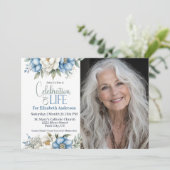 Blue Magnolia and Peony Celebration Of Life Einladung (Stehend Vorderseite)